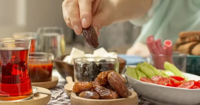 İftar sofrasında herkesin yaptığı o hata! Profesör Sakın diyerek uyardı