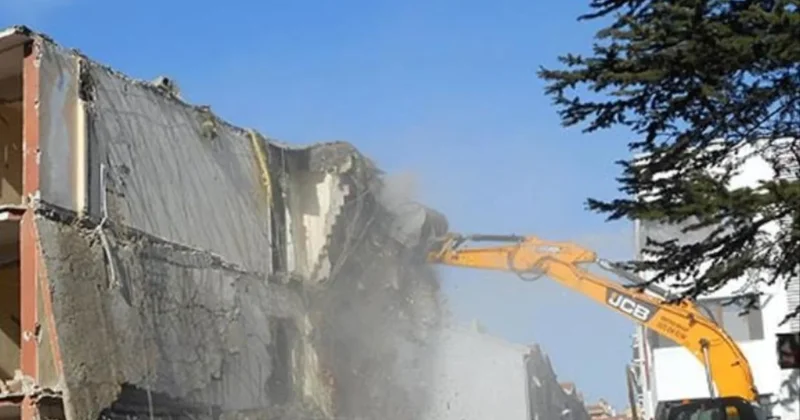 Büyükçekmece de deprem açısından yüksek riskli 2 bina yıkıldı Sözcü Gazetesi