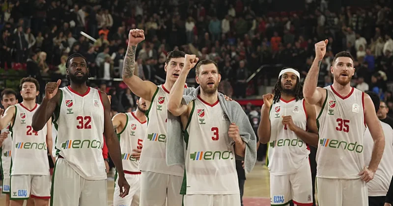 Karşıyaka potada Anadolu Efes önünde