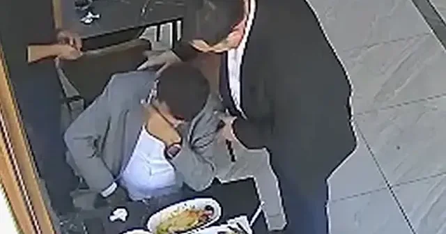 Boğazına lokma kaçan vatandaş Heimlich manevrasıyla kurtarıldı: O anlar kamerada VİDEO İZLE