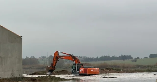 Değirmendere deresi taştı, tarım arazilerini ve iş yerlerini su bastı Uşak Haberleri