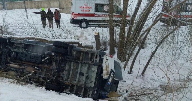 Muş ta işçi servisi şarampole yuvarlandı: 6 yaralı Muş Haberleri