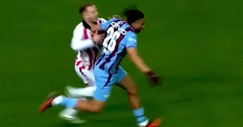 Samsunspor Trabzonspor maçında tartışmalı pozisyon: Sarı kart çıktı