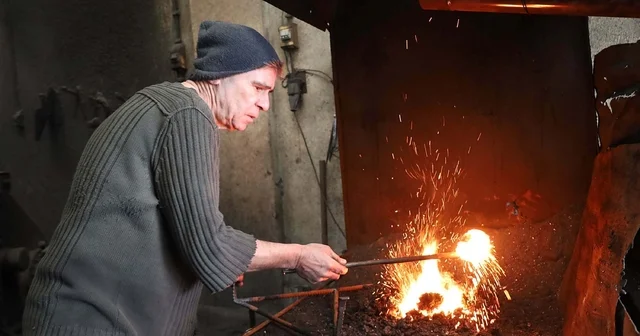 Turgutlu nun son sıcak demir ustası: Bir daha dünyaya gelsem, yine demirci olurdum Manisa Haberleri