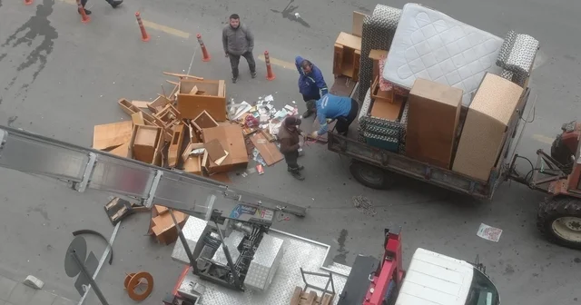 Mersin de halk sağlığını tehdit eden çöp ev temizlendi Mersin Haberleri
