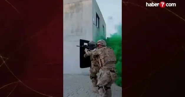 İzleyenler gerçek sandı! Jandarma Komandoları saniyeler içinde temizledi!