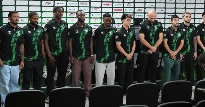 Süper Lig hayalleri yıkıldı: Kümede kalmak için bir günde 13 transfer yaptılar