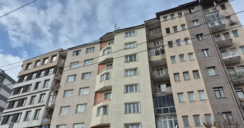 Baz istasyonuna bakım yaparken çatıdan düşen işçi ağır yaralandı