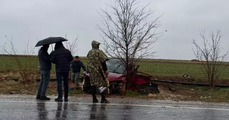 Mardin de feci kaza! TIR ile otomobilin çarpıştığı kazada 2 kişi öldü, 3 kişi yaralandı