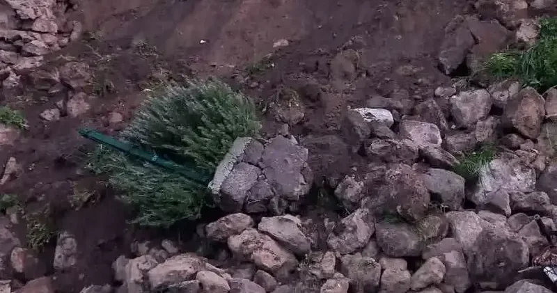 Çanakkale de aşırı yağışlar nedeniyle istinat duvarı çöktü Gündem Haberleri