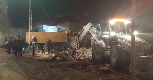 Iğdır da kamyon eve girdi; 1 yaralı Iğdır Haberleri