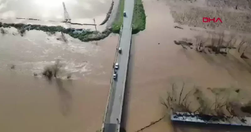 Manisa Salihli de sel! Yol ulaşıma kapatıldı