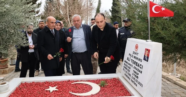 Deprem şehidi polis memuru Ali Torbacı, mezarı başında anıldı Gaziantep Haberleri