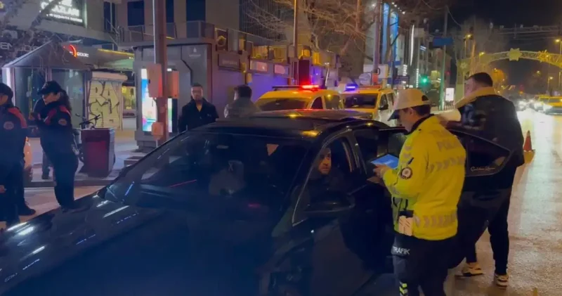 Kadıköy’de trafik ve asayiş uygulaması; makas atan sürücüye 90 bin lira ceza