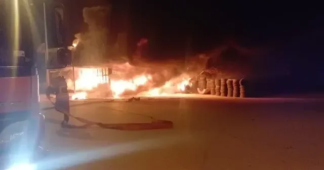 Çorum da lastik dükkanı alev alev yandı VİDEO İZLE