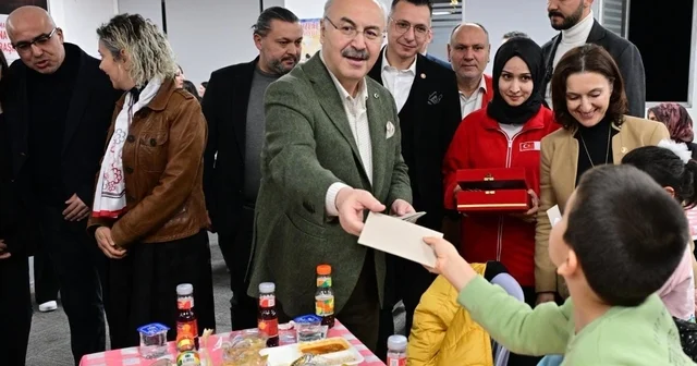 Kızılay 450 çocuğu gönül sofrasında buluşturdu Denizli Haberleri