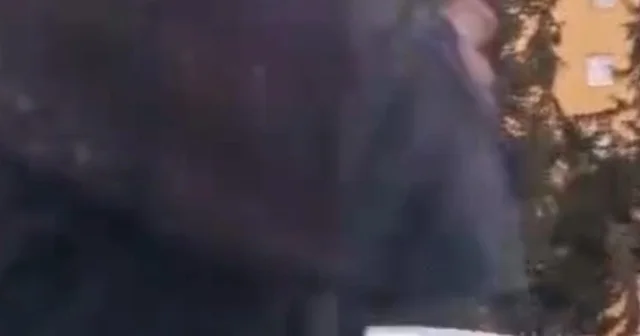 Adana da trafikte yol verme kavgasında aracın önünü kesip saldırdılar Adana Haberleri