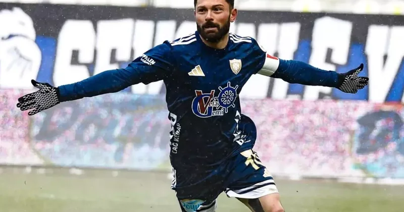 Bu adam gerçekten inanılmaz! 35 yaşında Ronaldo ve Messi gibi oynuyor