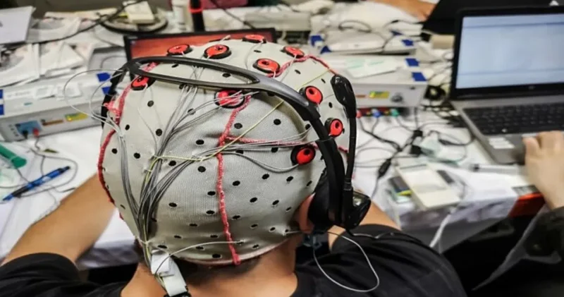 Çin beyinle bilgisayarı birleştirdi: Felçliler 3 yıl içinde yeniden hareket edebilecek