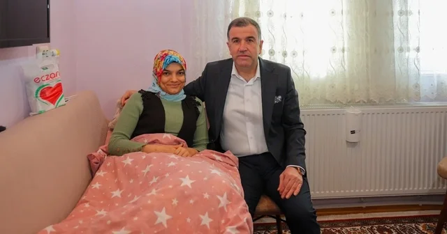 Sosyal medya üzerinden pasta börek satarak geçimini sağlayan aileye Vali Eldivan dan moral ziyareti Bayburt Haberleri