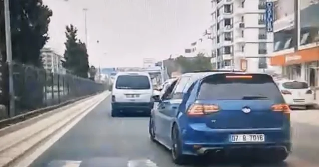 Elazığ da makas atan araç kameralara yansıdı Elazığ Haberleri