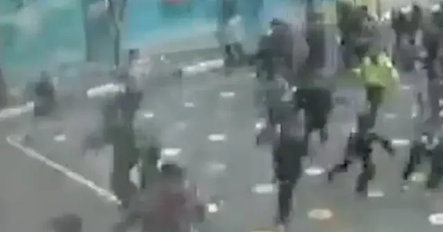 İsrail ve ABD İran da okulun çevresini bombaladı VİDEO İZLE