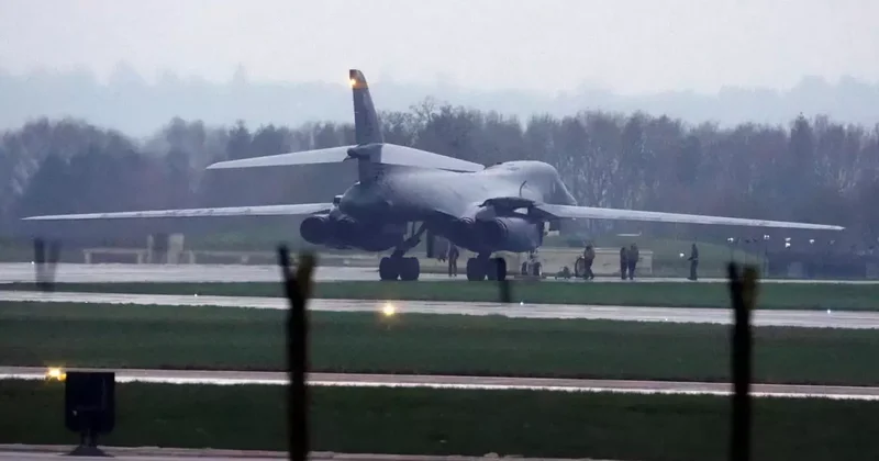 ABD bombardıman uçağı İngiltere ye indi