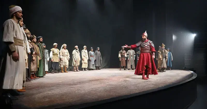 Erzurum Devlet Tiyatrosu’nda ‘Timur ve Yıldırım’ oyunu ilgi gördü