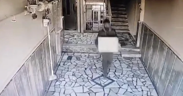 Diyarbakır da garip hırsızlık girişimi: Önce çaldı, sonra geri bırakıp kameraya karışmadım el işaretini yaptı Diyarbakır Haberleri