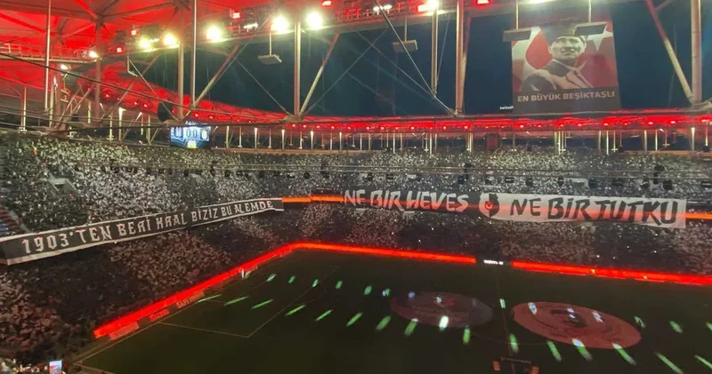 Beşiktaş taraftarından Galatasaray derbisine özel koreografi