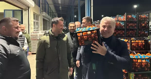 Balıkesir haberleri Milletvekili Canbey den hal esnafına sahur ziyareti 07 Mart 2026