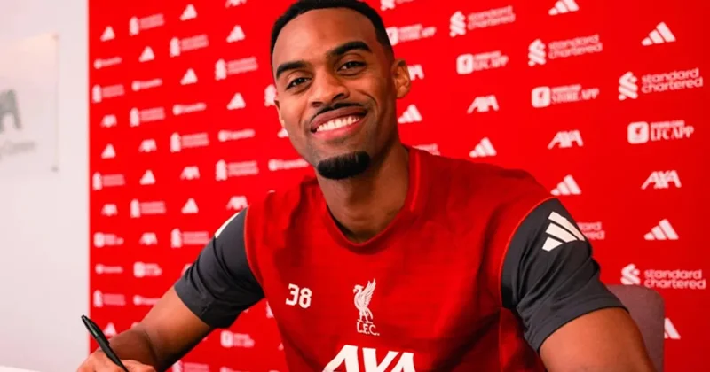 Liverpool, Ryan Gravenberch ile sözleşme uzattı!