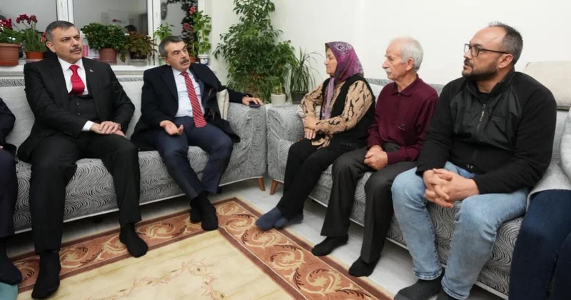 Bakanlar Tekin ve Çiftçi, öldürülen öğretmenin ailesine taziye ziyaretinde bulundu