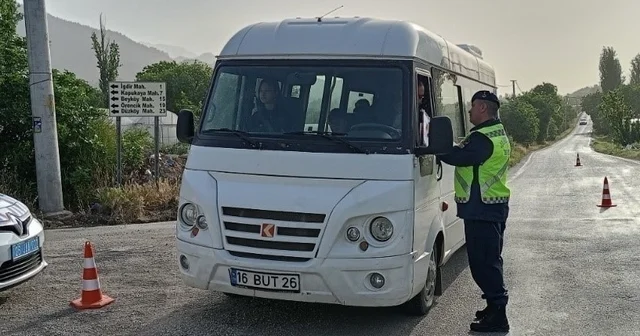 Uşak ta polis ve jandarmadan okul çevreleri ve servislere sıkı denetim Uşak Haberleri