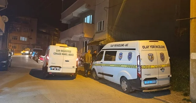 Çanakkale de vatandaşları 300 milyon lira dolandırdığı ileri sürülen emlakçı, evinde ölü bulundu Çanakkale Haberleri