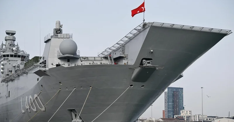 TCG Anadolu İngiltere’de şov yaptı