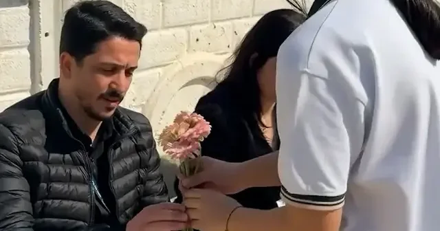 Öğretmen Fatma Nur Çelik’in anısına okulda çiçek dağıttılar VİDEO İZLE