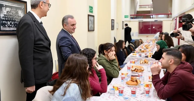 Rektör Prof. Dr. Altun, Eczacılık Fakültesi öğrencileri ile iftar yaptı Kayseri Haberleri