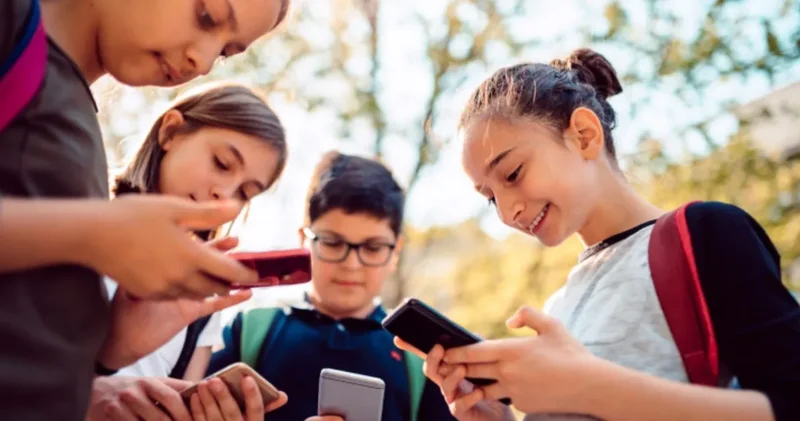 Sosyal medya gençlere kapalı: Bir ülke daha yasak getirdi