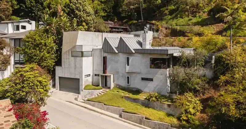 Hollywood’un efsane yönetmeninin malikanesi 13 milyon dolara alıcı buldu!