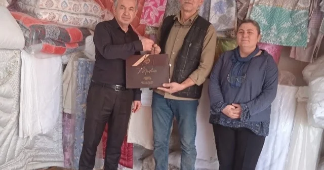 Tavşanlı da 40 yılı aşkın esnafa ziyaret ve hediye Kütahya Haberleri