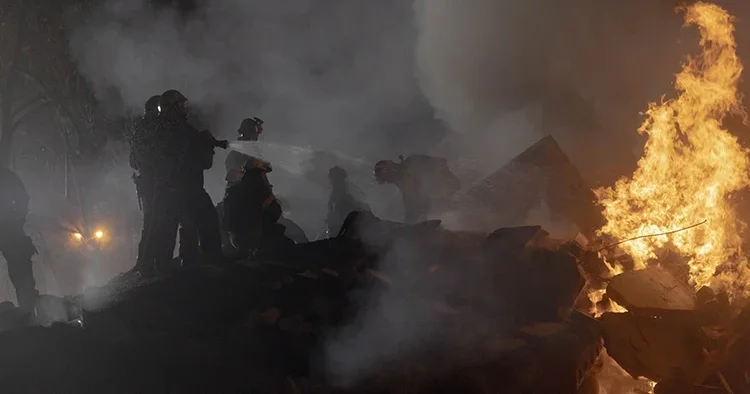 Rusya gece boyunca vurdu: 7 ölü