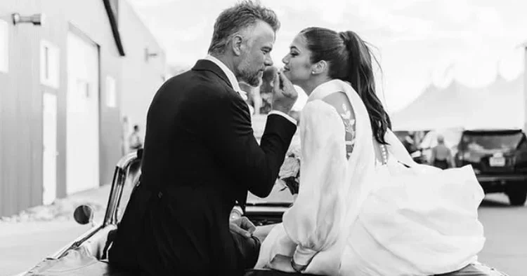 Çocuk için genç kadınla evlendi diyorlardı... Eski kocasının bebek haberini böyle kutladı: Üç günlük dünyada dostça boşanmışlardı