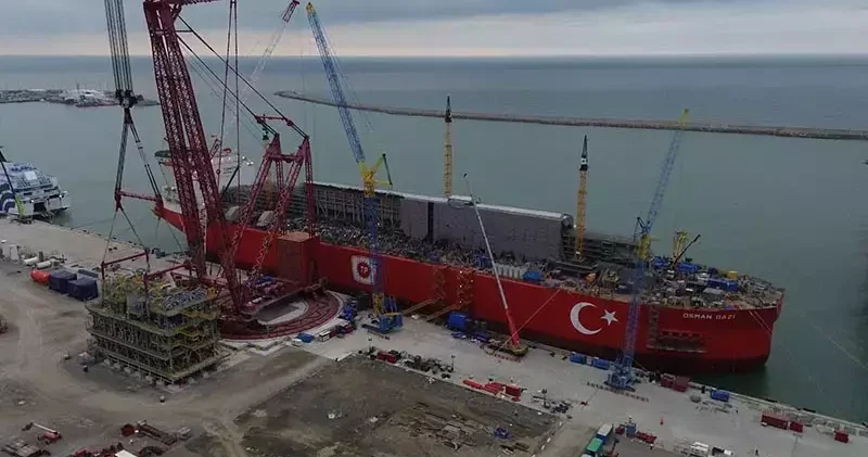 Osman Gazi yüzer üretim platformuna 2,5 tonluk modül entegre edildi
