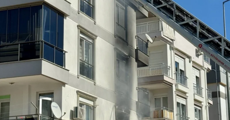 Antalya da apartman dairesinde yangın: 6 kişi dumandan etkilendi Sözcü Gazetesi