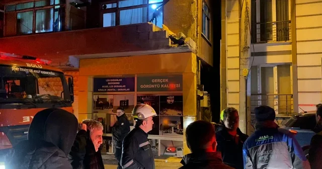 Evinin balkonundan soba borusu çıkarttı, vatandaş yangın var zannetti: Ekipler harekete geçti Bolu Haberleri