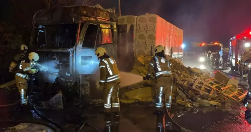 Tuzla da korkutan tır yangını: Tamamen küle döndü