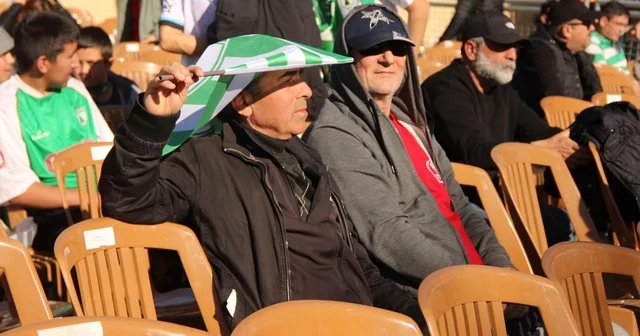 Seyirci yasağı taraftarı durduramadı Muğlaspor a stadyum önünde büyük destek Muğla Haberleri