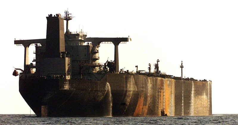 İran: Basra Körfezi’nde ABD’ye ait varlıklardan biri olan petrol tankerini vurduk