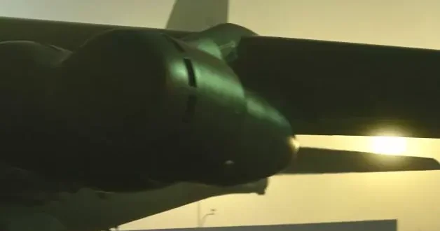 ABD den B 52 bombardıman uçağı paylaşımı: Onları yere düşmüşken yumrukluyoruz